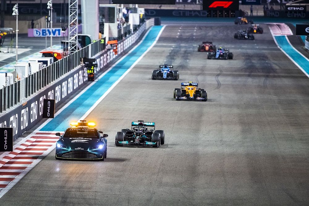 Verstappen Hamilton Abu Dhabi