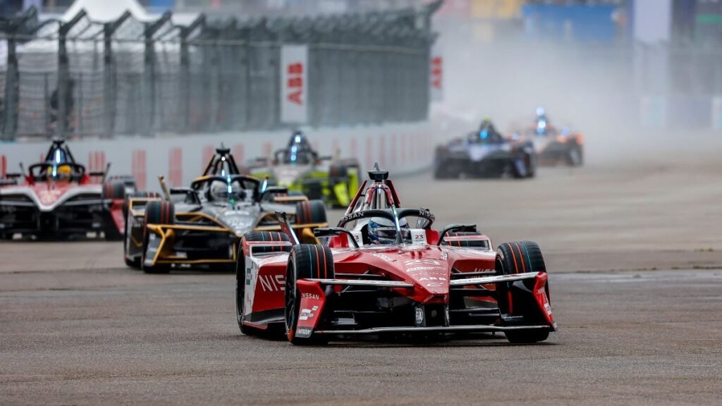 formula e oliver rowland